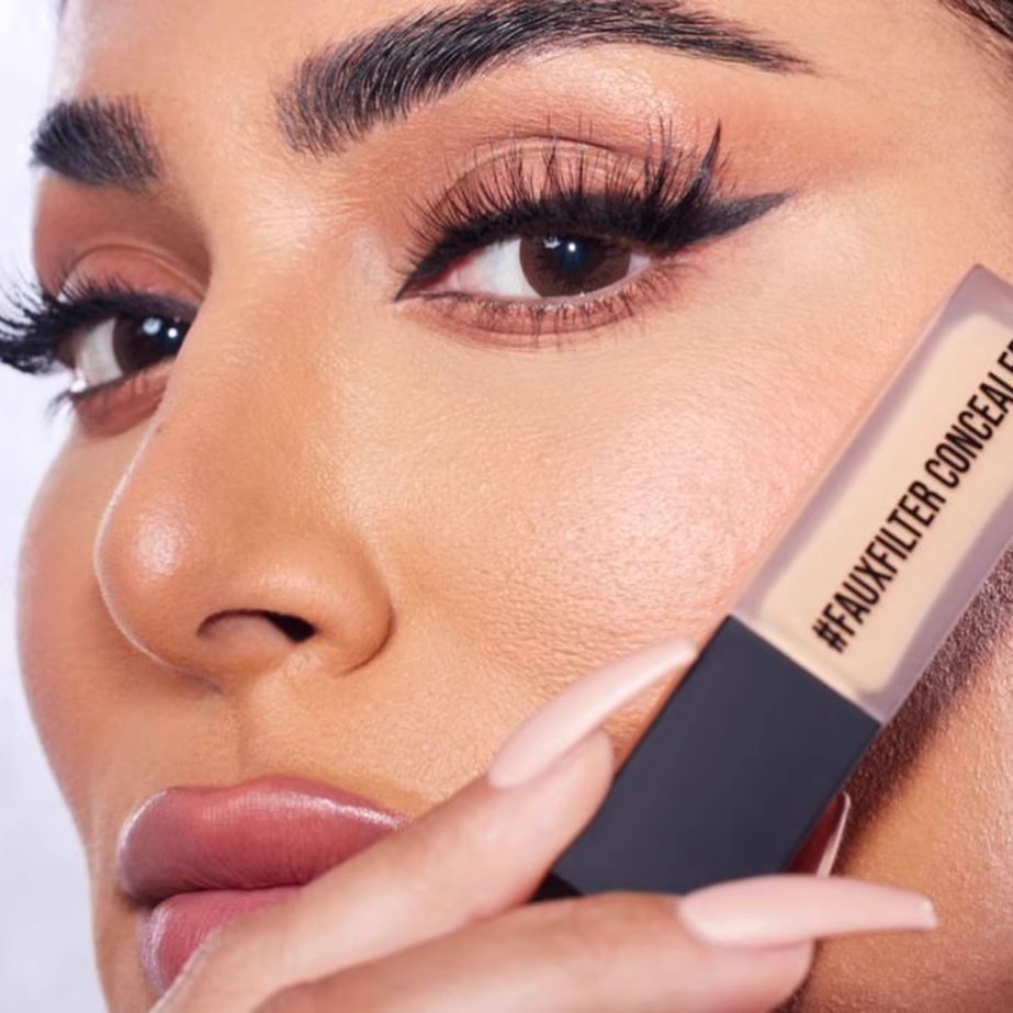 Huda Beauty Faux Filter Lumino - огляд і ціна Huda Beauty Makeup Bag