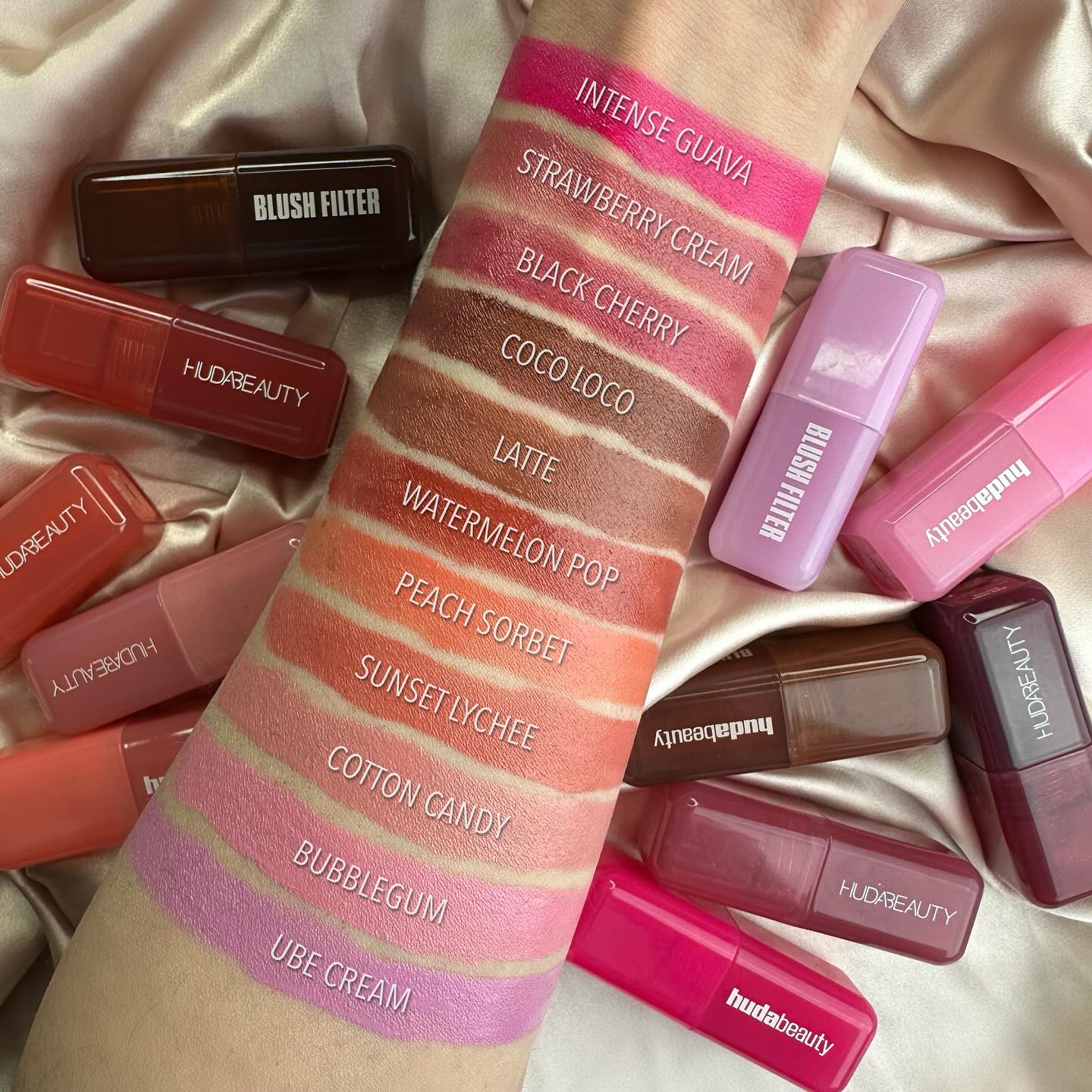 Beauty Pocket Blush LIP Stick  - огляд і ціна Huda Beauty Makeup Bag