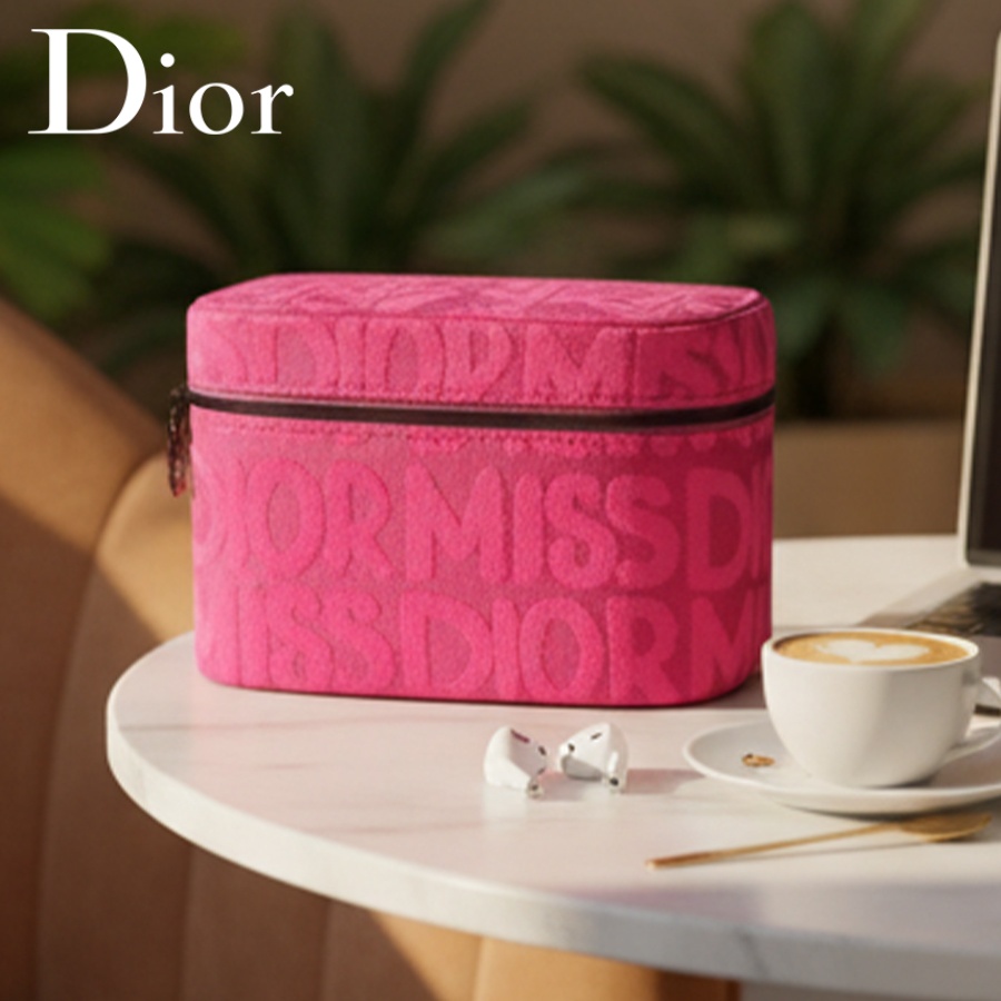 Dior’s Bag Pink Cosmetic Bag F - огляд і ціна Beauty Makeup Dior