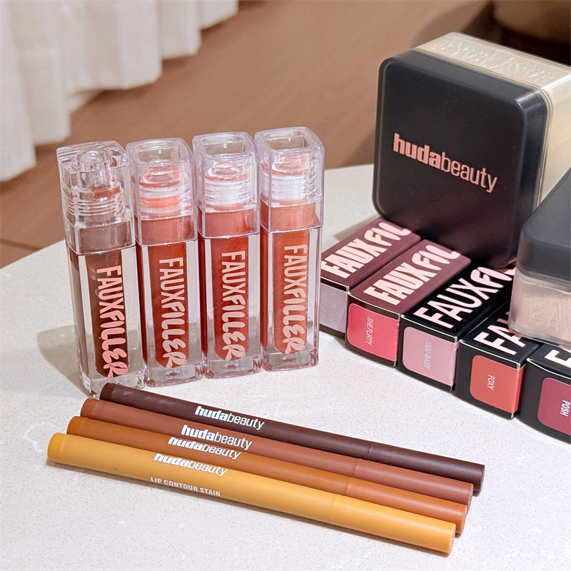 HudaBeauty Faux Filler Shiny N - огляд і ціна Huda Beauty Makeup Bag